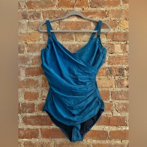 Prima Donna Women’s size UK 38F, underwire, Side-ruched swimsuit